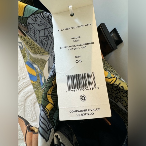 NWT Ella tote with fun print of hot air balloons. - Picture 6 of 6